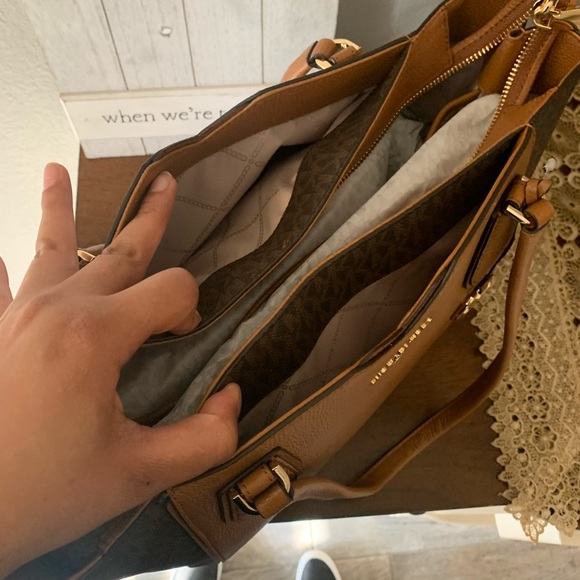 New MK tote ♥️ - Picture 5 of 8